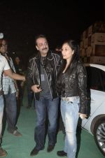 Sanjay Dutt, Manyata Dutt at Guns N Roses concert in Mumbai on 9th Dec 2012 (24).JPG